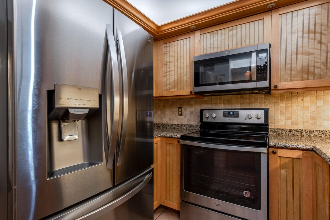 For Sale: $299,000 (2 beds, 2 baths, 1425 Square Feet)