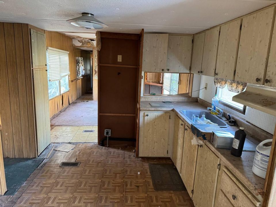 For Sale: $85,000 (2 beds, 1 baths, 672 Square Feet)