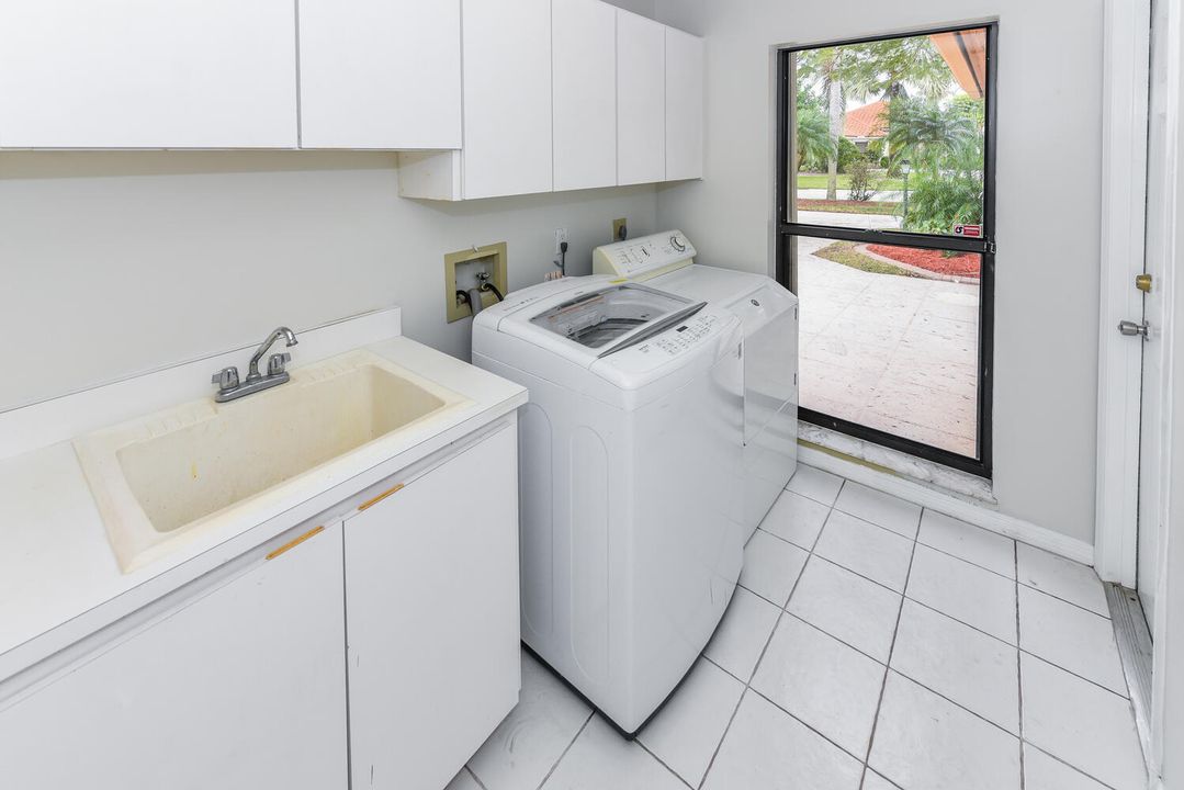 For Sale: $479,000 (3 beds, 2 baths, 2142 Square Feet)