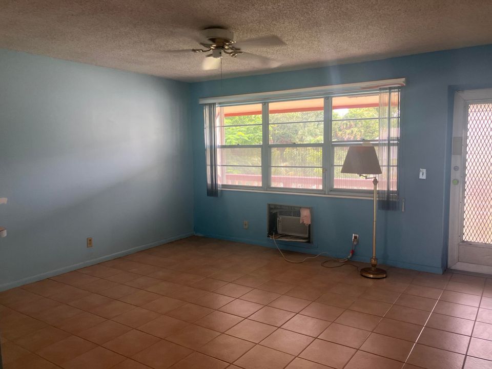 For Sale: $87,500 (1 beds, 1 baths, 570 Square Feet)