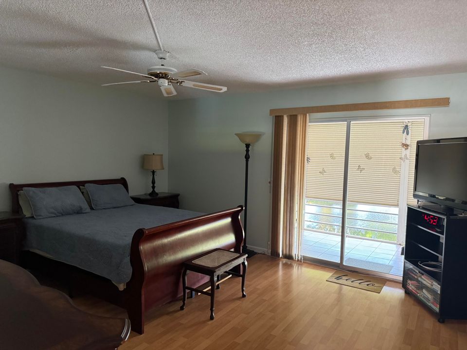 For Rent: $2,900 (1 beds, 1 baths, 752 Square Feet)