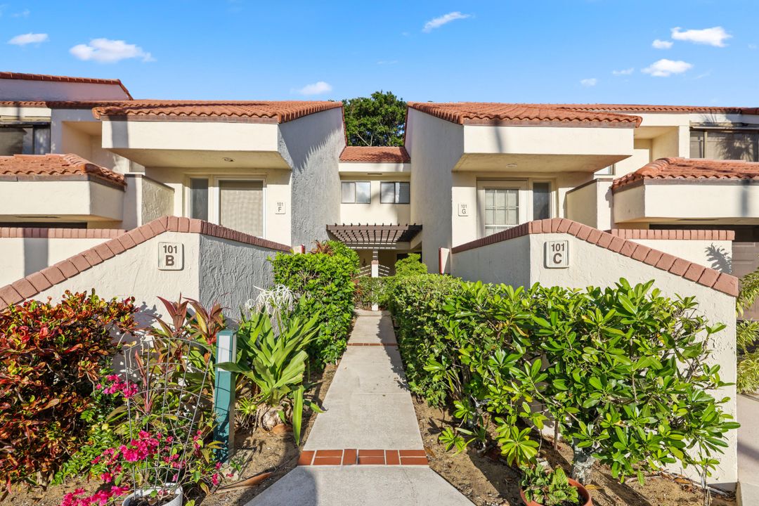 For Sale: $475,000 (2 beds, 2 baths, 1261 Square Feet)