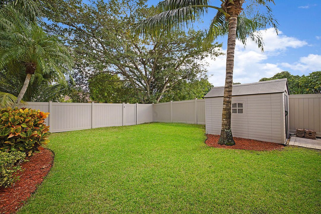 For Sale: $800,000 (3 beds, 2 baths, 1933 Square Feet)