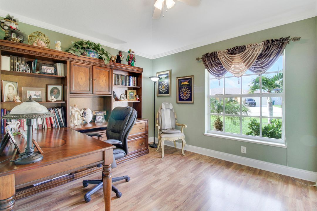 For Sale: $489,900 (3 beds, 2 baths, 1836 Square Feet)