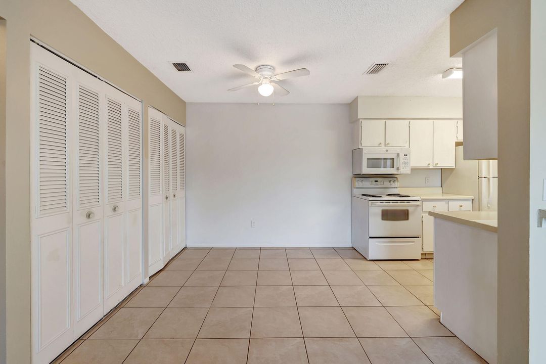 For Sale: $225,000 (2 beds, 2 baths, 1037 Square Feet)