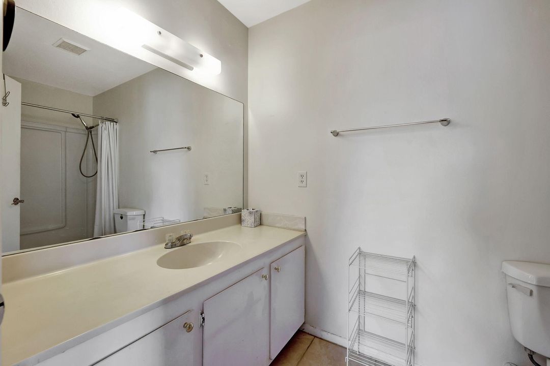 For Sale: $225,000 (2 beds, 2 baths, 1037 Square Feet)