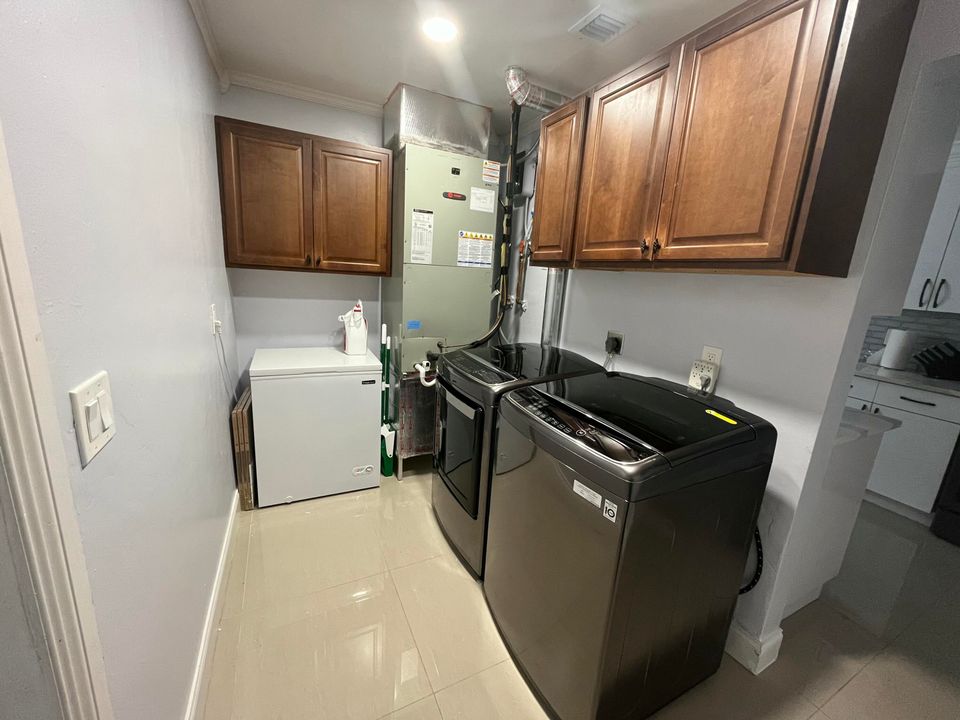 For Rent: $3,500 (3 beds, 2 baths, 1424 Square Feet)