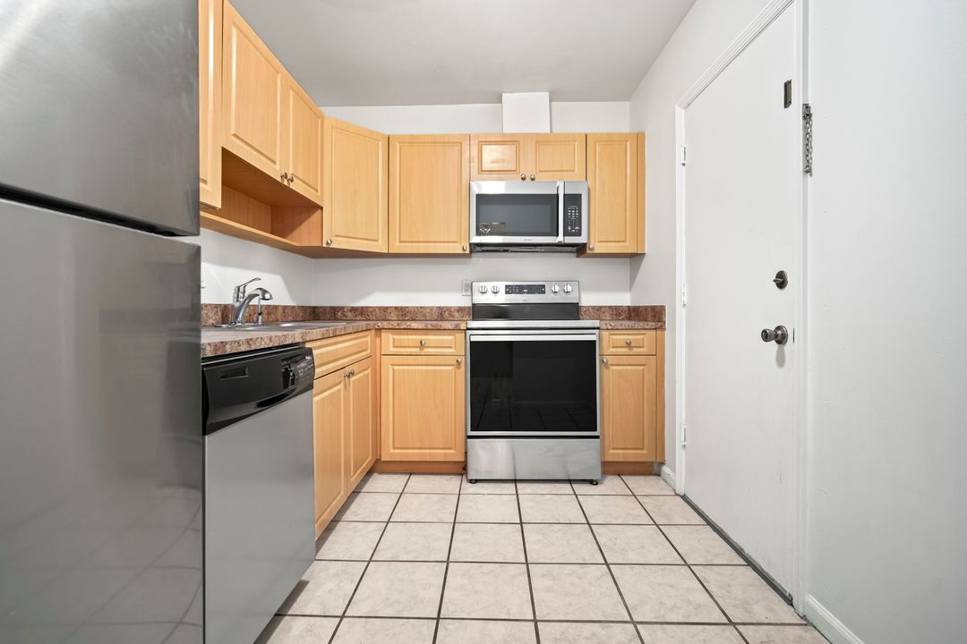 For Sale: $208,999 (2 beds, 2 baths, 1100 Square Feet)