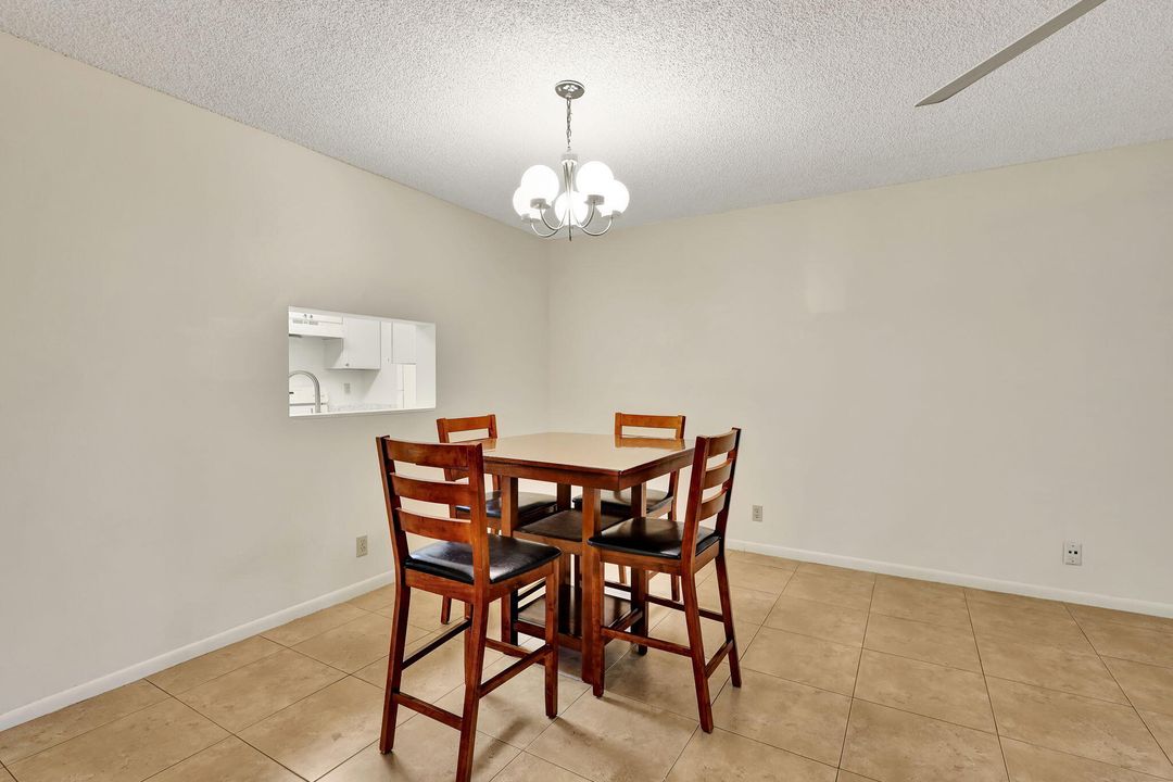 For Rent: $2,500 (2 beds, 2 baths, 1018 Square Feet)