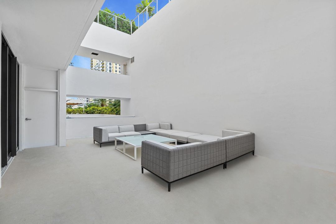 For Sale: $11,500,000 (5 beds, 6 baths, 6461 Square Feet)