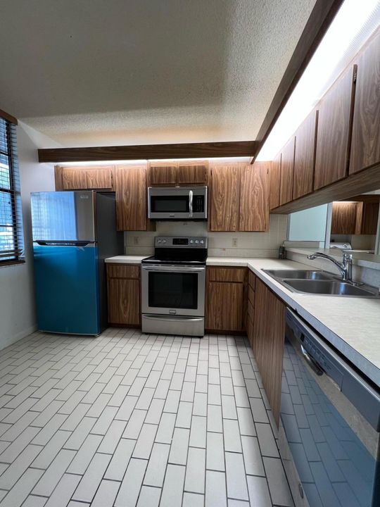 For Rent: $2,250 (2 beds, 2 baths, 1442 Square Feet)