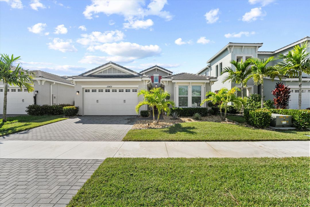 For Sale: $699,900 (3 beds, 2 baths, 1923 Square Feet)