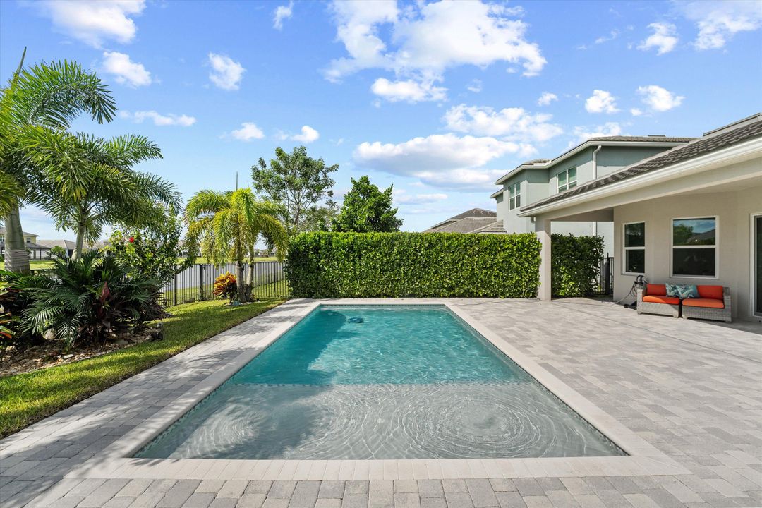 For Sale: $699,900 (3 beds, 2 baths, 1923 Square Feet)