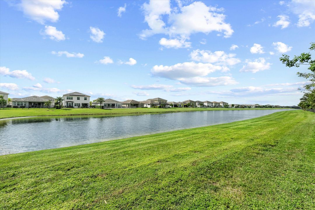 For Sale: $699,900 (3 beds, 2 baths, 1923 Square Feet)