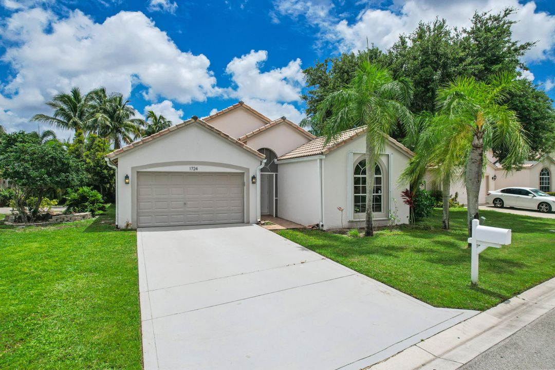 Active With Contract: $5,000 (3 beds, 2 baths, 1662 Square Feet)