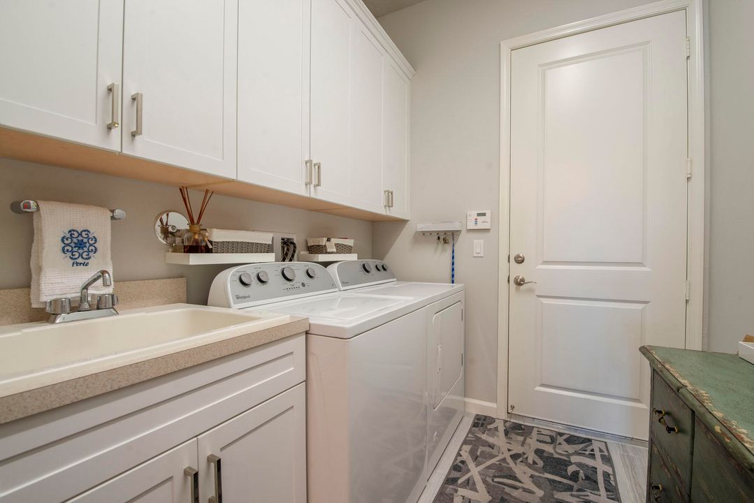 For Sale: $899,900 (2 beds, 2 baths, 2124 Square Feet)