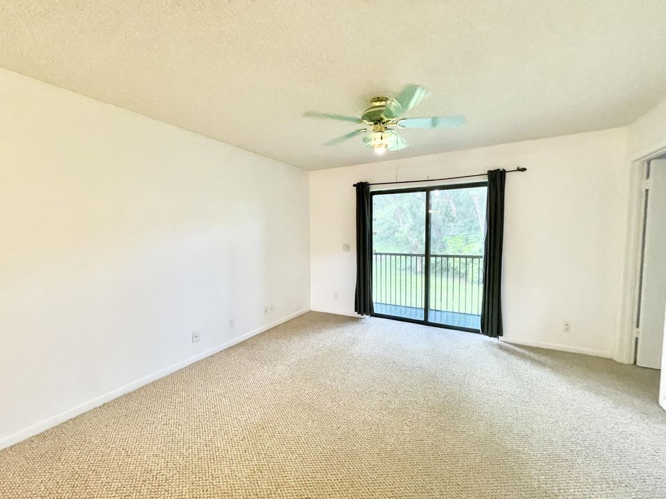 For Rent: $2,100 (2 beds, 2 baths, 858 Square Feet)