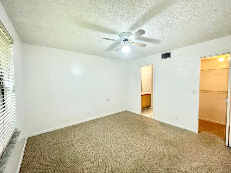 For Rent: $2,100 (2 beds, 2 baths, 858 Square Feet)