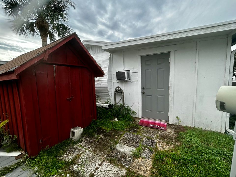 For Sale: $79,900 (1 beds, 1 baths, 224 Square Feet)