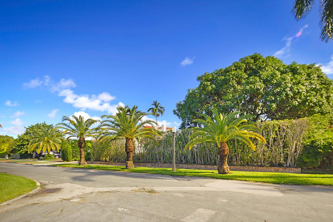 For Sale: $3,299,000 (3 beds, 2 baths, 2950 Square Feet)