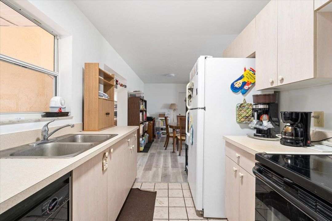 For Sale: $315,000 (2 beds, 2 baths, 1415 Square Feet)