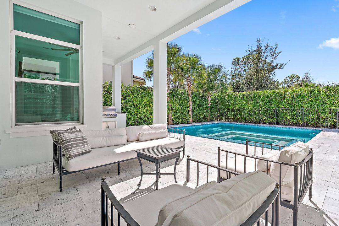 For Sale: $2,995,000 (5 beds, 5 baths, 4855 Square Feet)