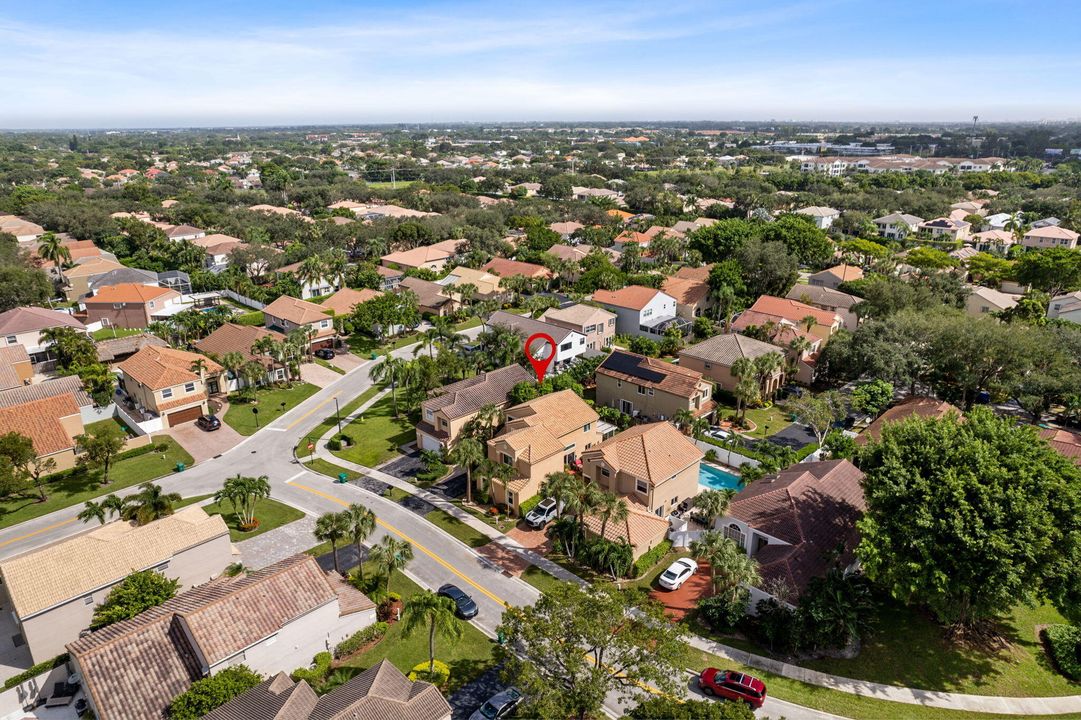 For Sale: $690,000 (4 beds, 2 baths, 2198 Square Feet)