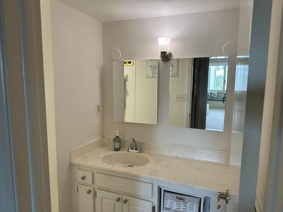 For Sale: $324,900 (1 beds, 1 baths, 1130 Square Feet)