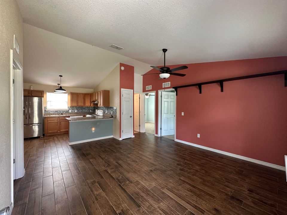 For Sale: $249,500 (3 beds, 2 baths, 1014 Square Feet)