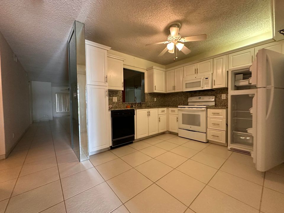 For Sale: $264,900 (2 beds, 2 baths, 1227 Square Feet)