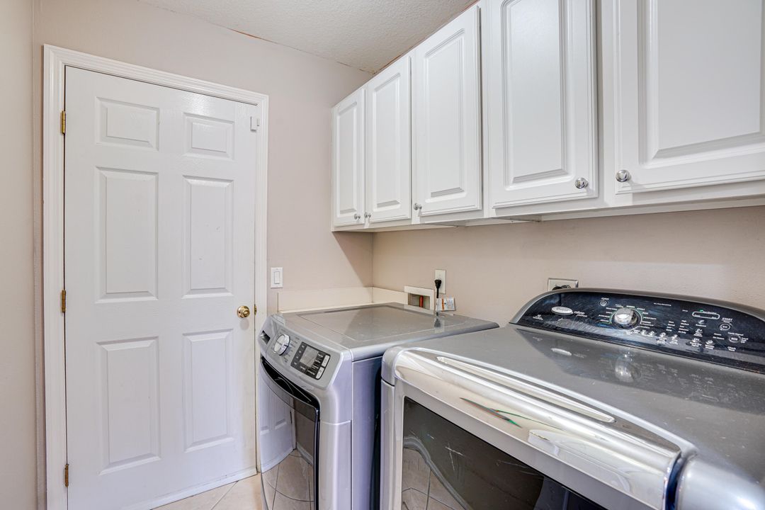 For Sale: $389,900 (3 beds, 2 baths, 1564 Square Feet)