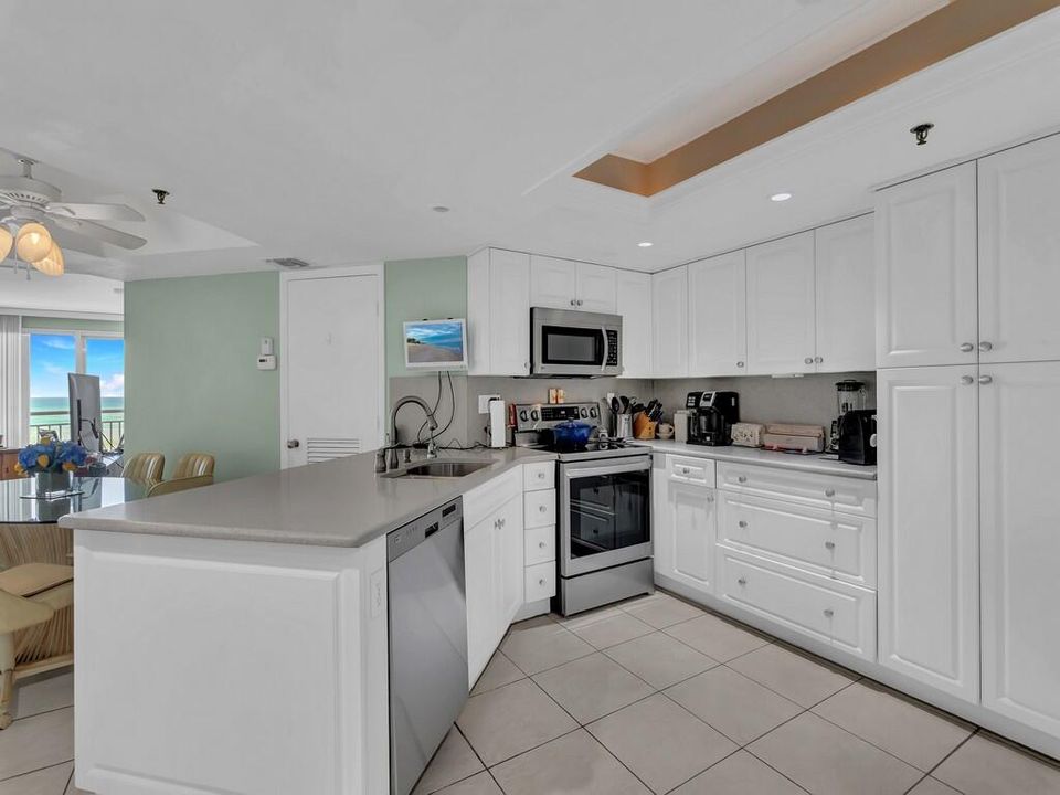 For Sale: $460,000 (2 beds, 2 baths, 1187 Square Feet)