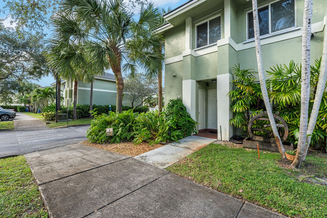 For Sale: $385,000 (2 beds, 2 baths, 1440 Square Feet)