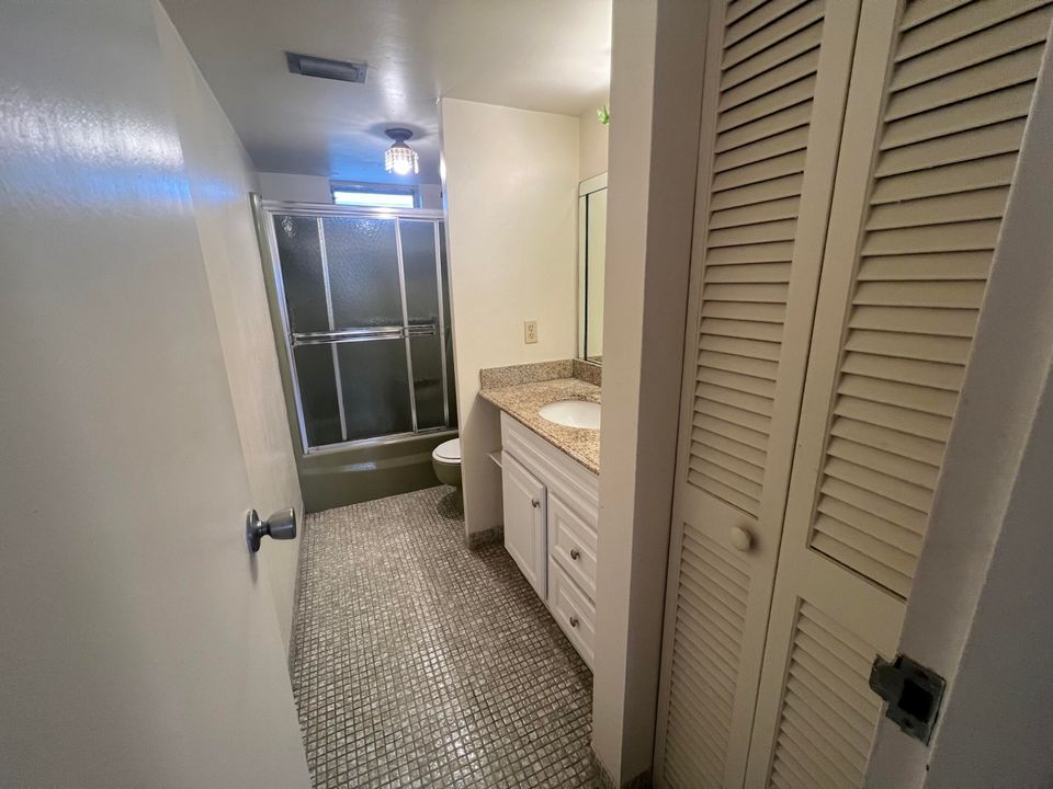 For Sale: $95,000 (1 beds, 1 baths, 758 Square Feet)