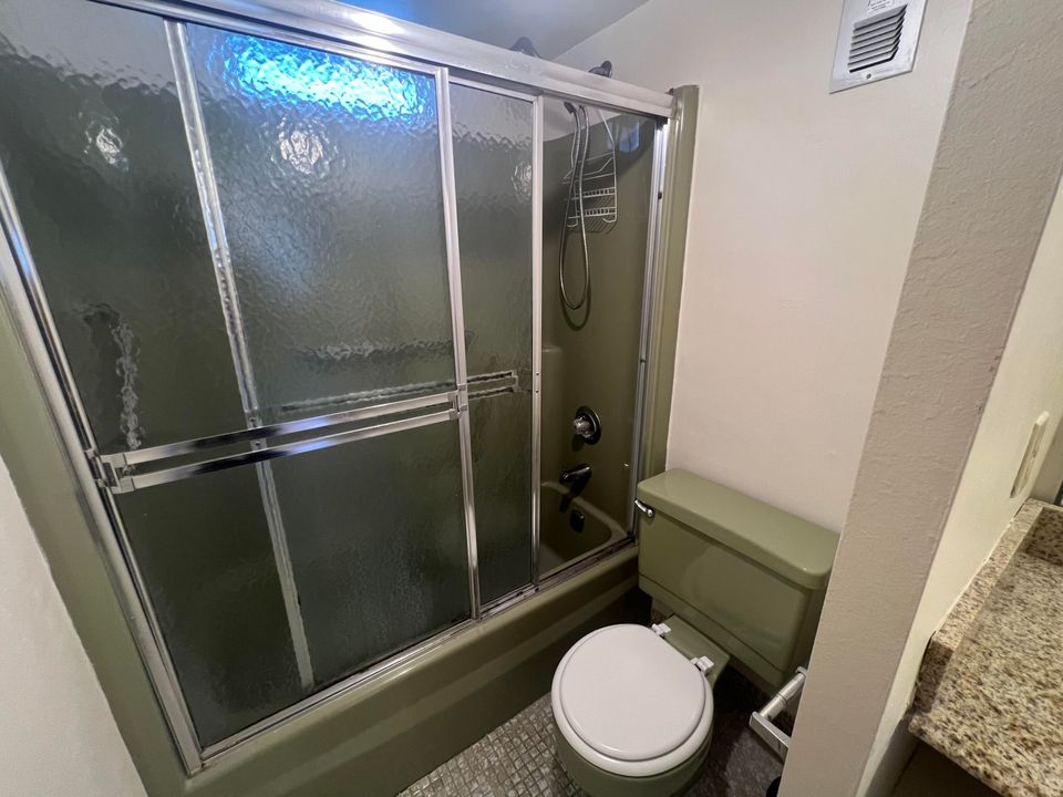 For Sale: $95,000 (1 beds, 1 baths, 758 Square Feet)