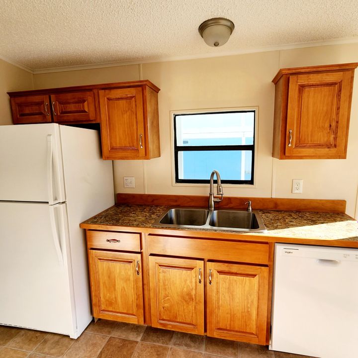 For Sale: $69,000 (2 beds, 2 baths, 1500 Square Feet)