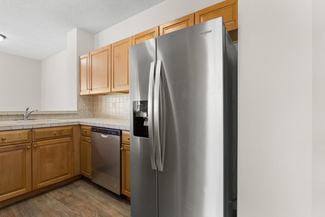 For Sale: $368,900 (2 beds, 2 baths, 1177 Square Feet)