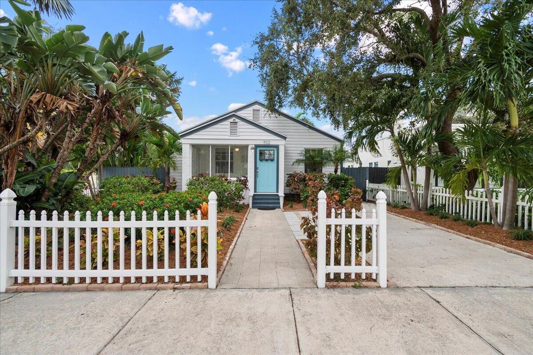 For Sale: $699,000 (3 beds, 2 baths, 1536 Square Feet)