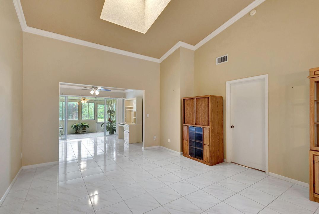 For Sale: $338,000 (2 beds, 2 baths, 1461 Square Feet)