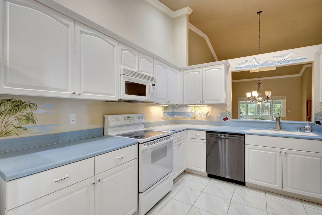 For Sale: $338,000 (2 beds, 2 baths, 1461 Square Feet)