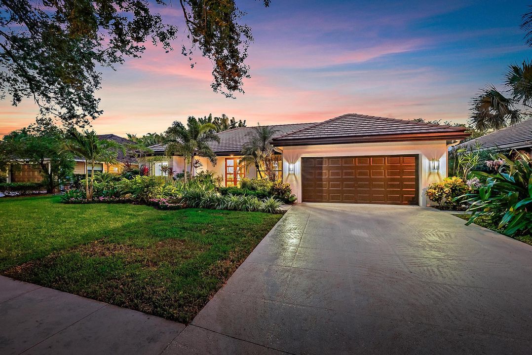 For Sale: $1,350,000 (3 beds, 2 baths, 2318 Square Feet)