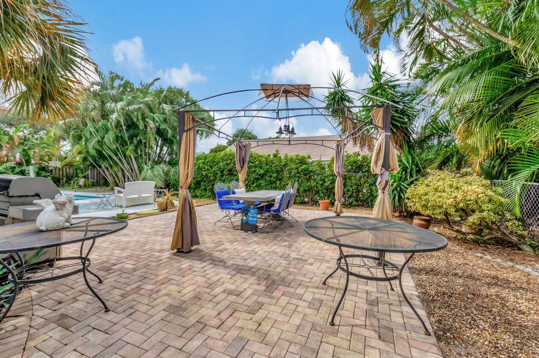 For Sale: $945,000 (4 beds, 2 baths, 1710 Square Feet)