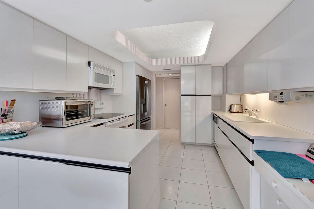 For Sale: $2,500,000 (3 beds, 4 baths, 2552 Square Feet)