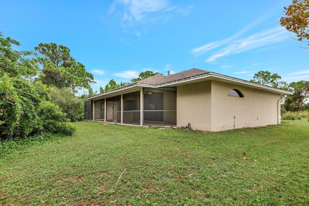 For Sale: $369,900 (3 beds, 2 baths, 1705 Square Feet)