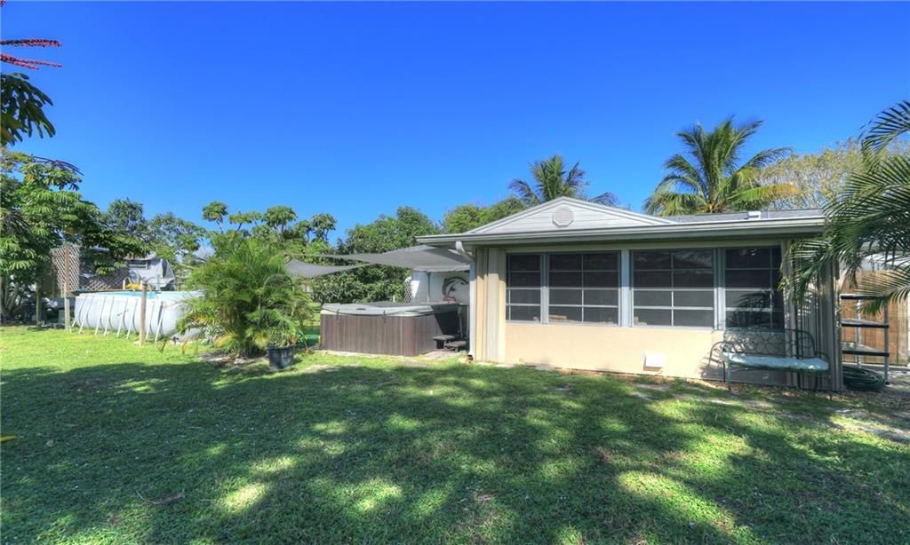 For Sale: $569,000 (3 beds, 2 baths, 1157 Square Feet)