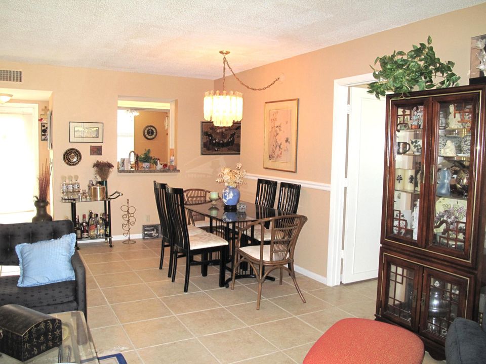 For Sale: $155,000 (2 beds, 2 baths, 1005 Square Feet)