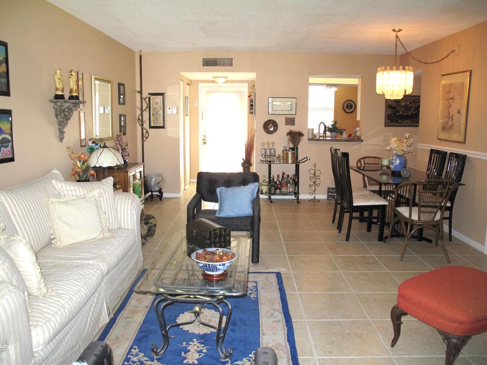 For Sale: $155,000 (2 beds, 2 baths, 1005 Square Feet)