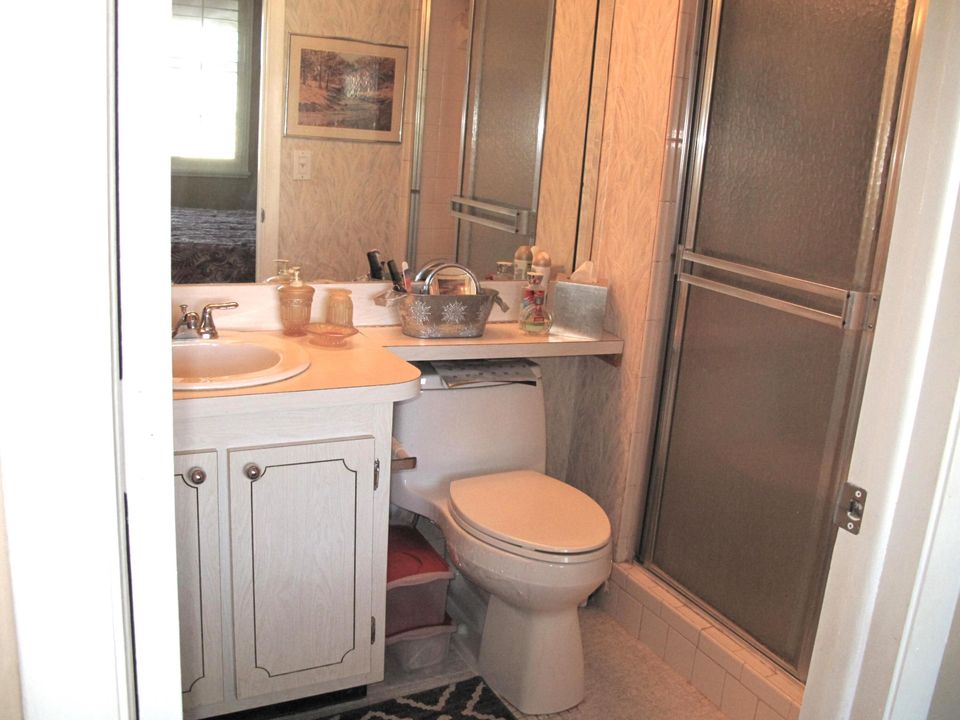 For Sale: $155,000 (2 beds, 2 baths, 1005 Square Feet)