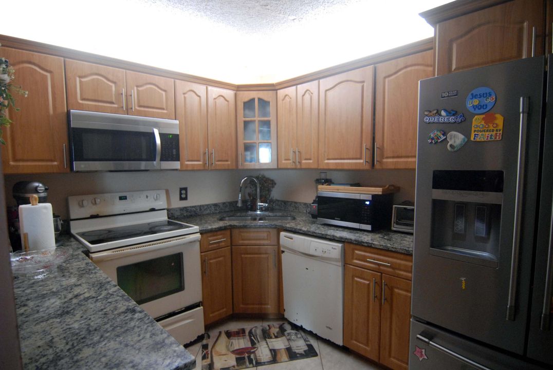 For Sale: $229,900 (2 beds, 2 baths, 1115 Square Feet)