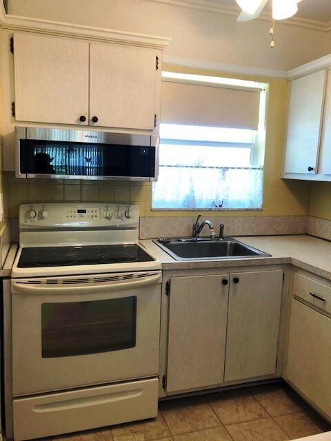 For Sale: $116,900 (1 beds, 1 baths, 675 Square Feet)